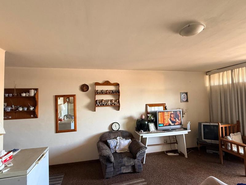2 Bedroom Property for Sale in Oakdale Western Cape